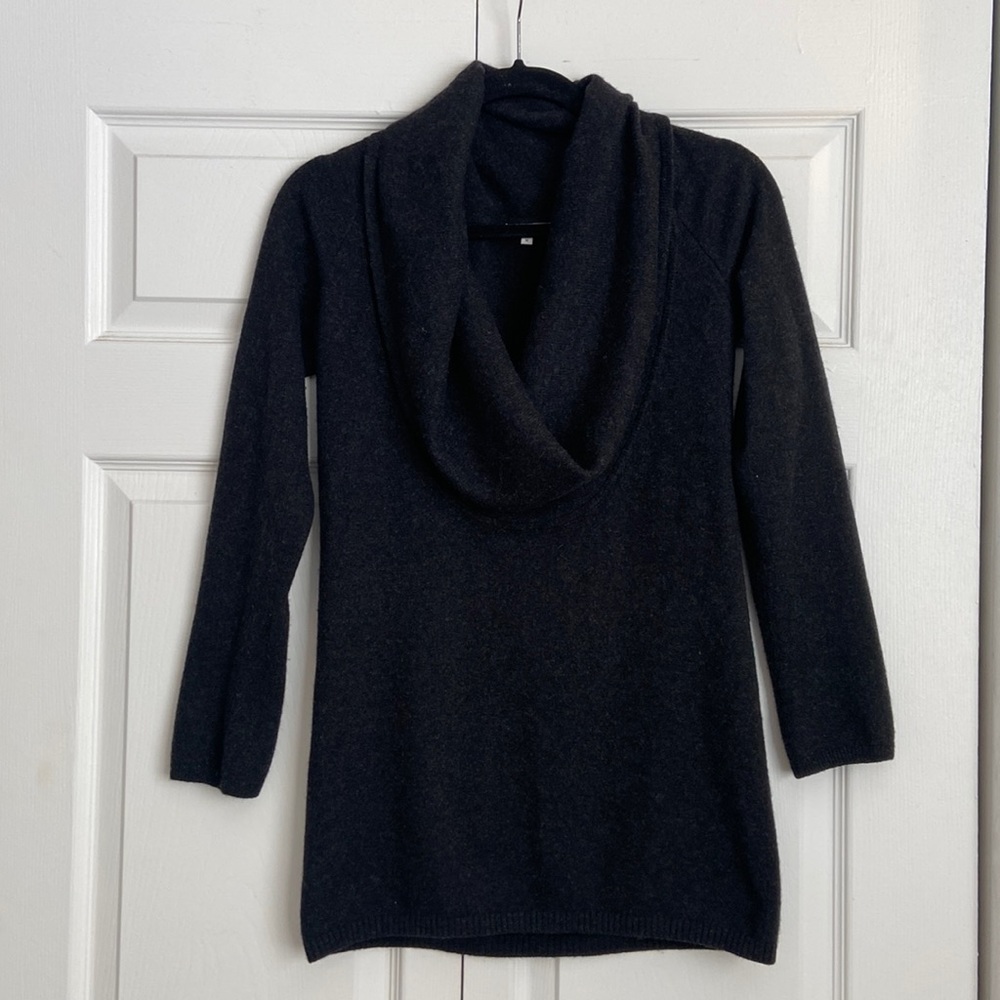 Vince charcoal gray Sz M Cashmere Cowl Neck Sweater